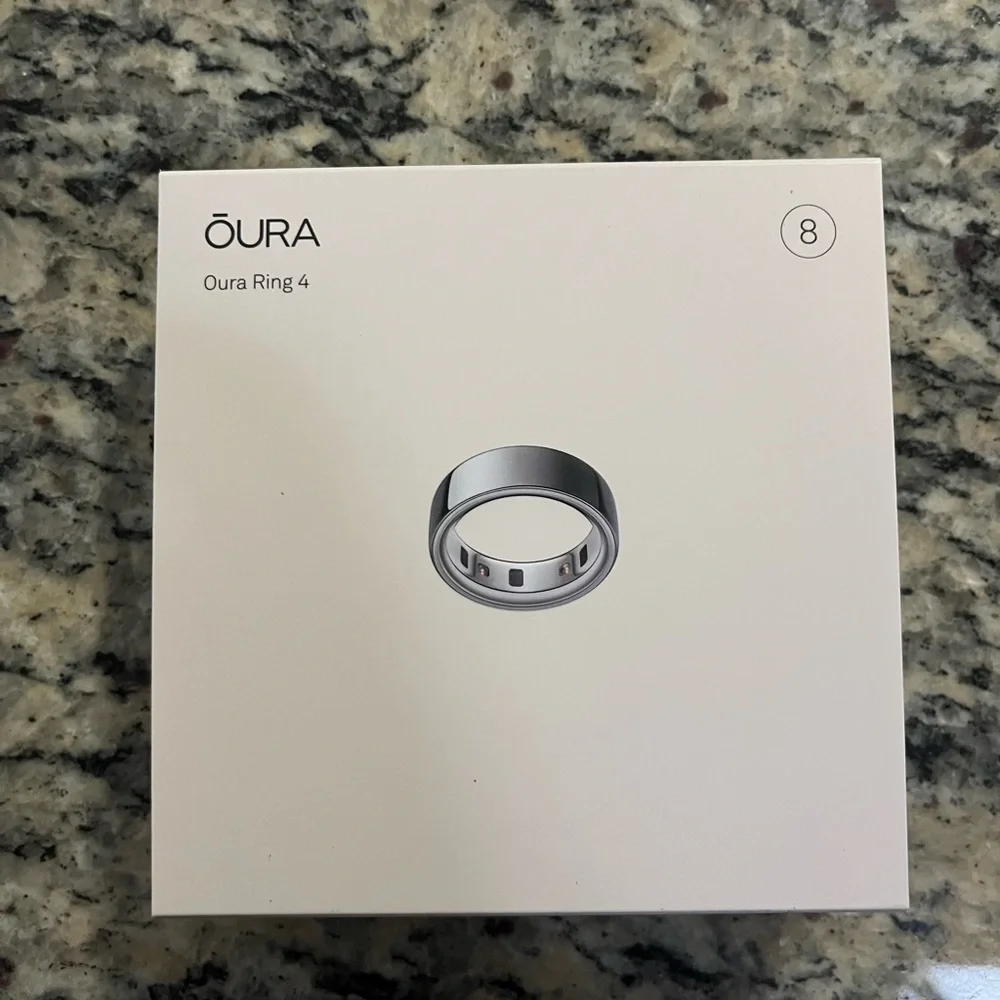 Oura Ring 4 in Silver